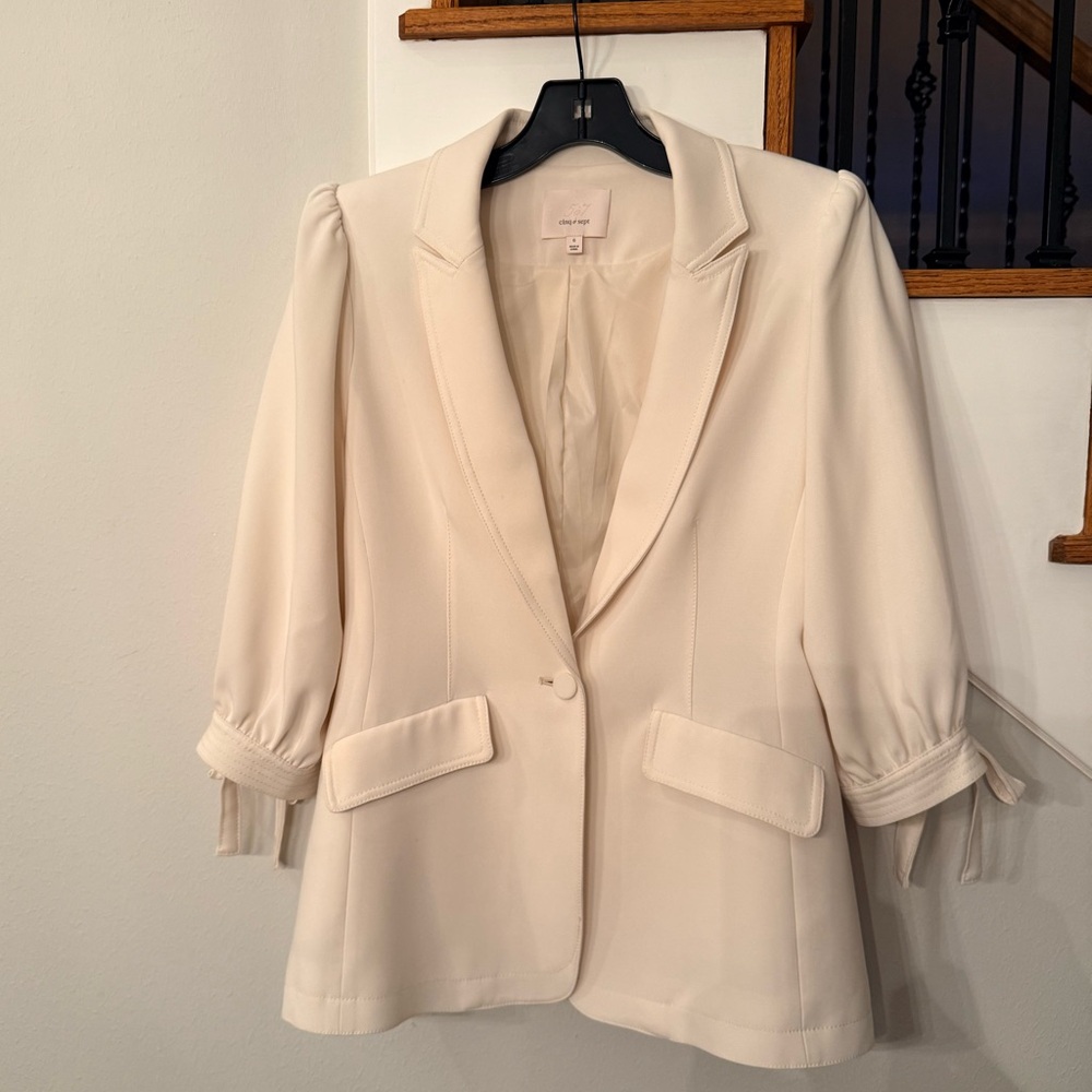 Cinq à Sept Cream Blazer